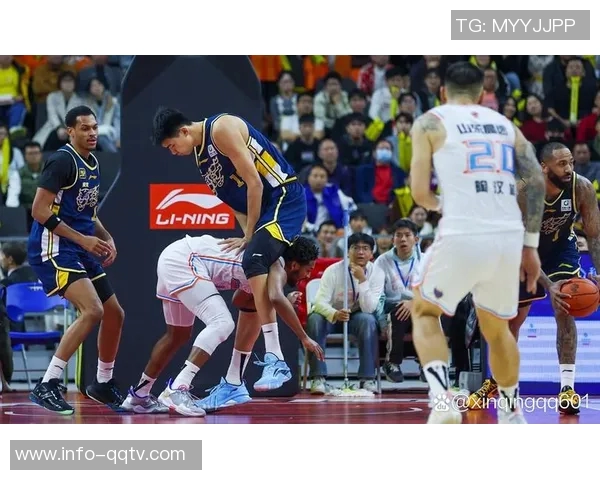 三球348次抢断跻身黄蜂队历史前十助攻与三分命中数同样创队史佳绩