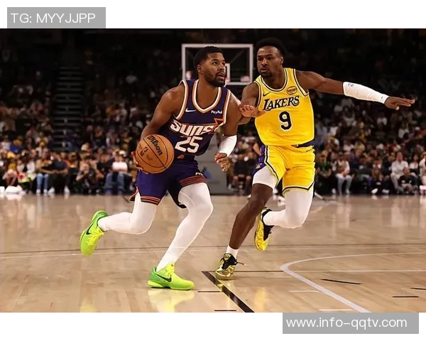 曾凡博防守贾里德巴特勒失误被罚犯规瞬间回顾