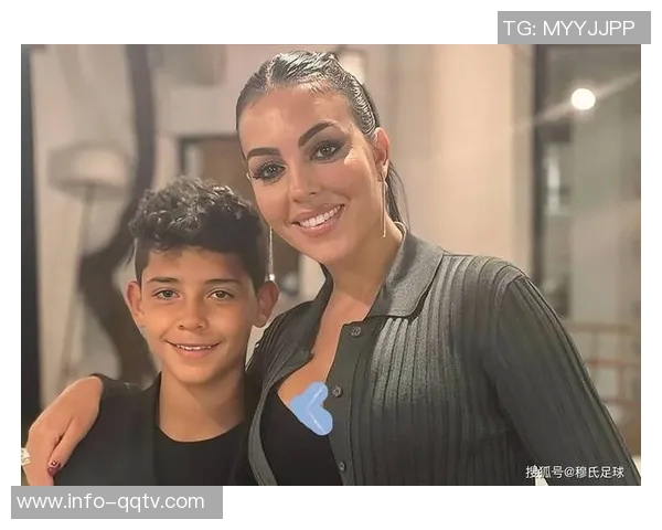 乔治娜分享迷你罗在U16国家队夺冠庆祝瞬间感慨妈妈为你感到无比骄傲